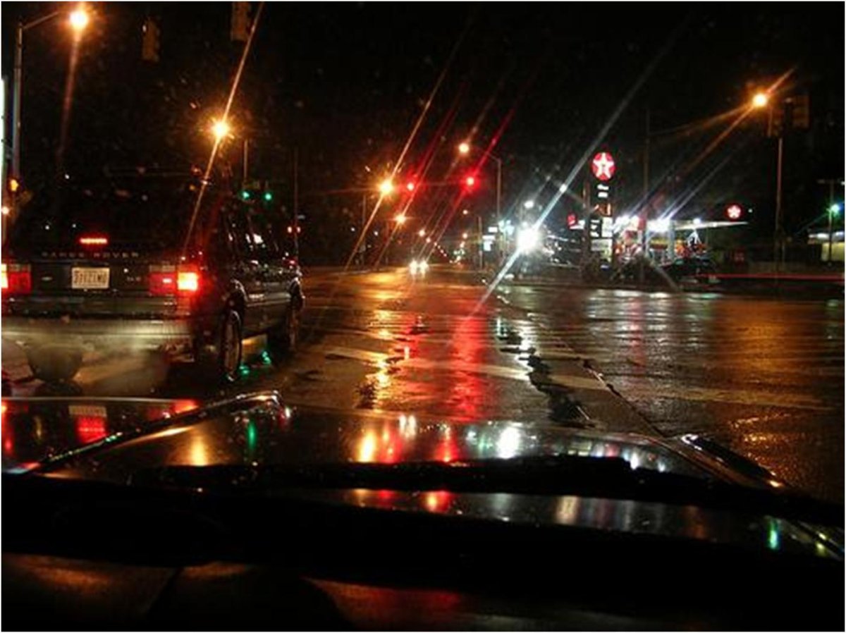 Ночной город из окна машины