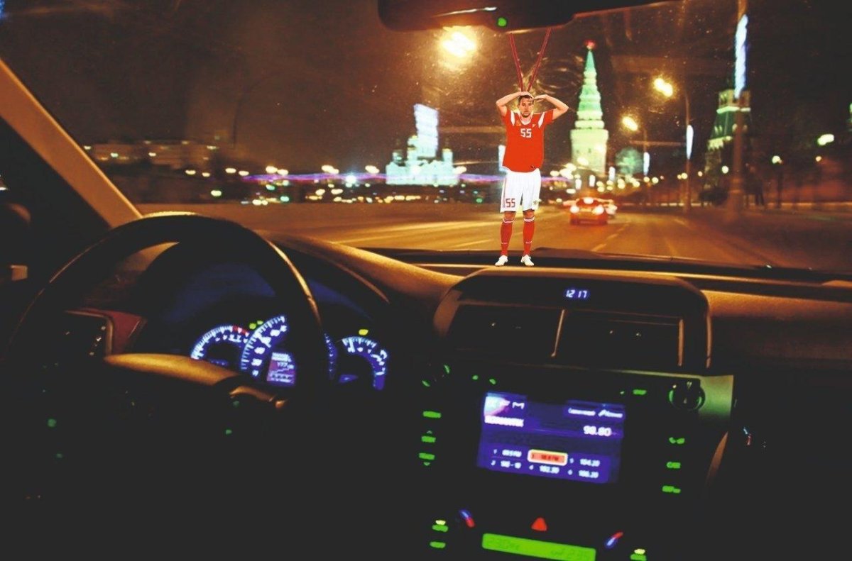 Салон машины ночью