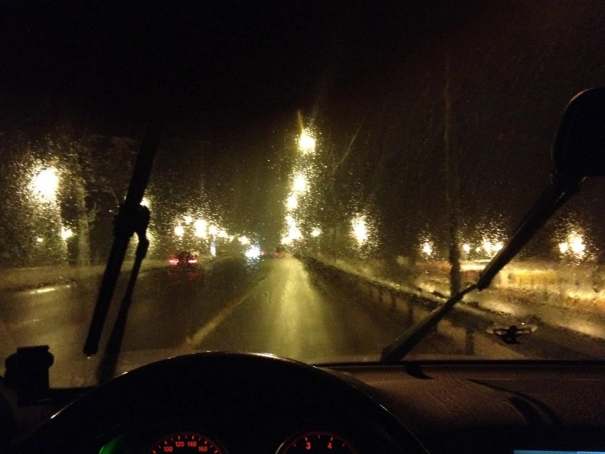 Ночь машина дорога дождь