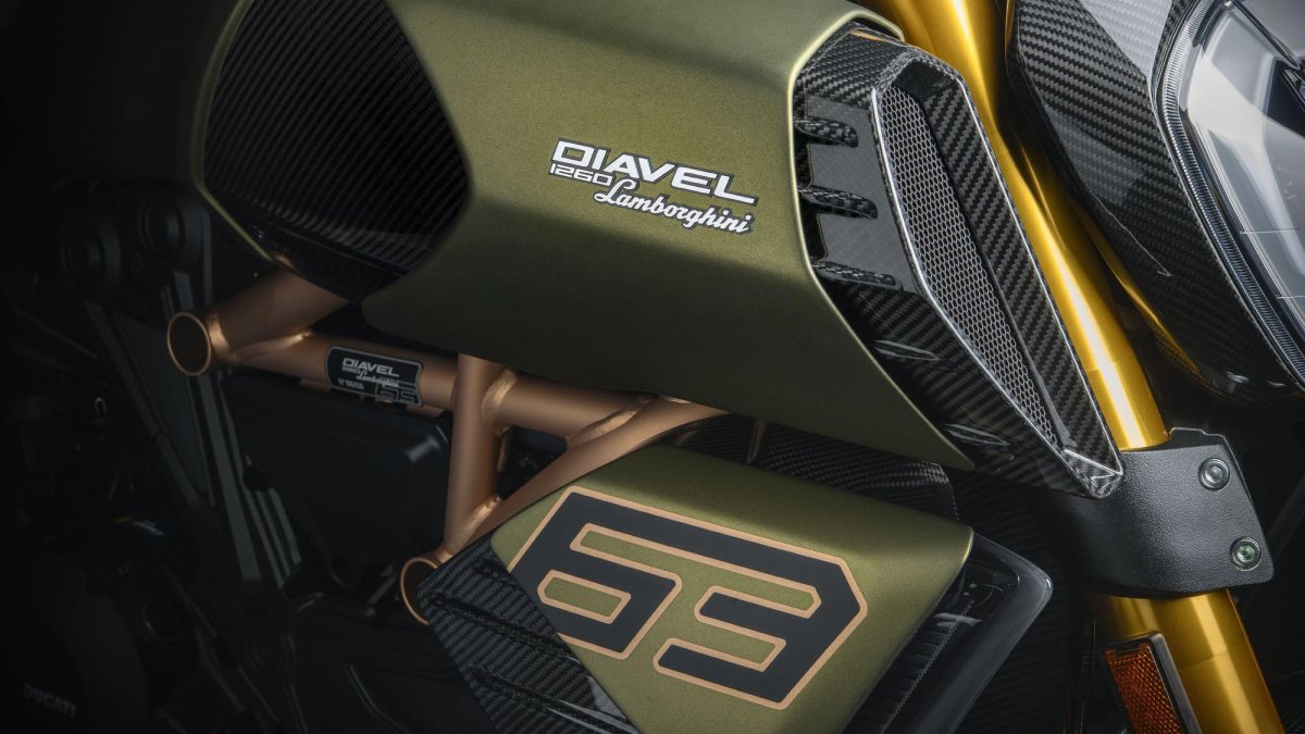 Мотоцикл Ducati Diavel 1260 Lamborghini