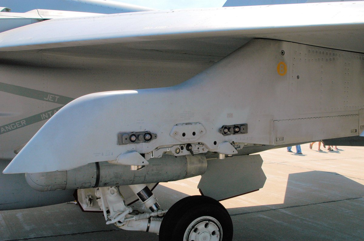 F-18e ниши шасси