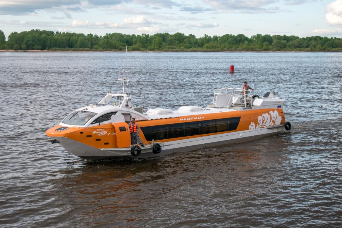 Теплоход Валдай 45