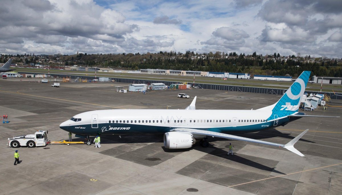 737 Max 10