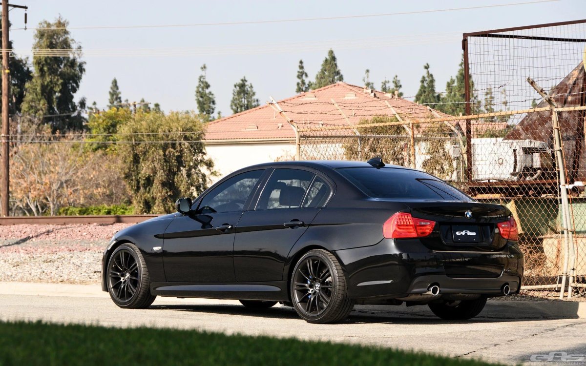 BMW e90 черная