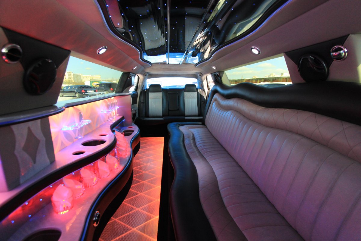 Крайслер 300с лимузин салон