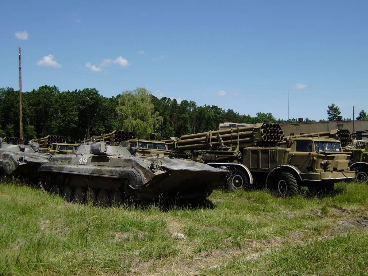 Военная база техника