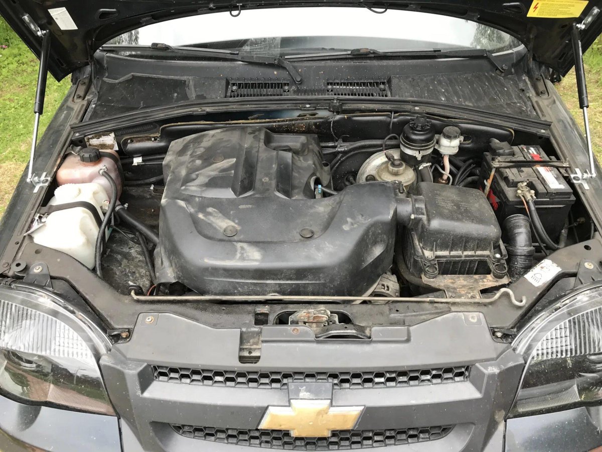 Крышка ДВС Шевроле Нива