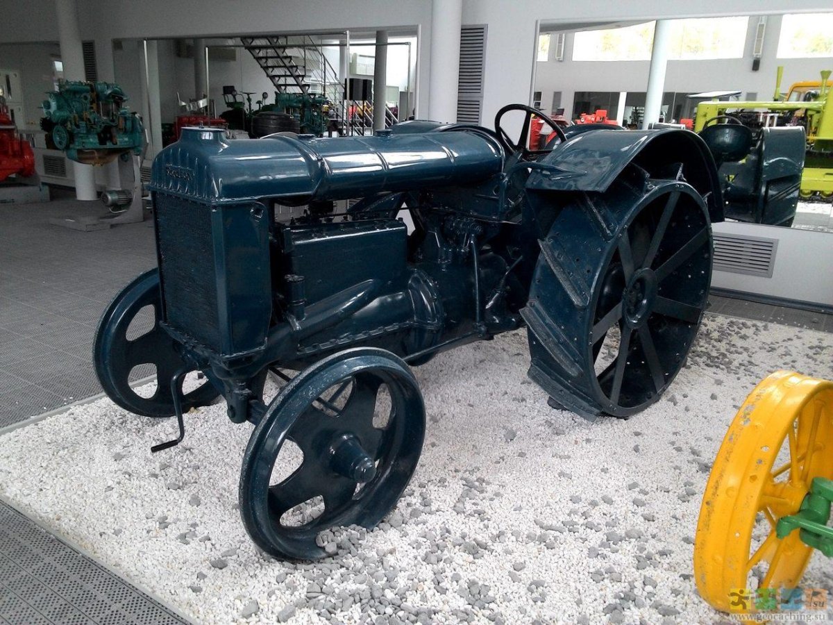 Первые трактора Фордзон Путиловец