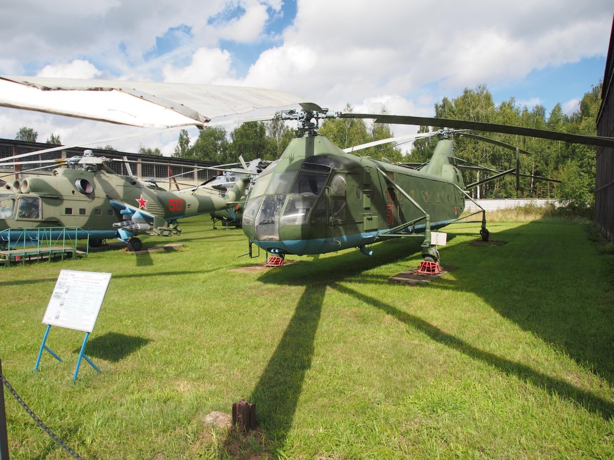 Як 24 пассажирский интерьер