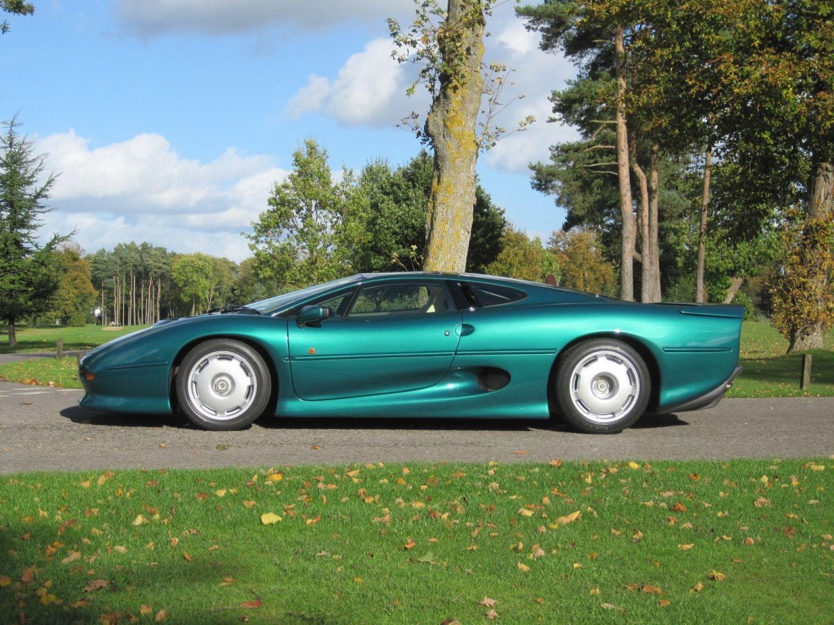 Jaguar XJ 220