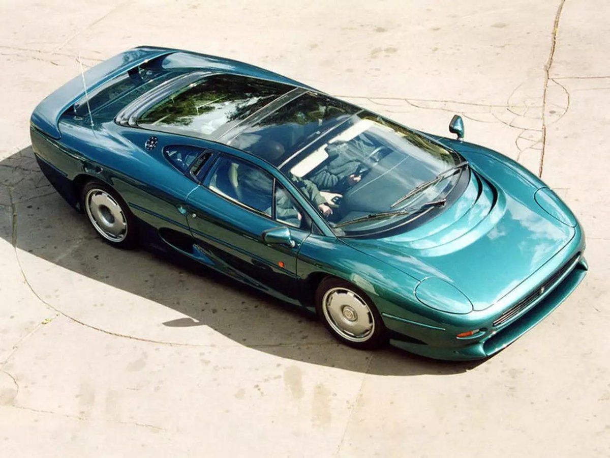 Ягуар xj220