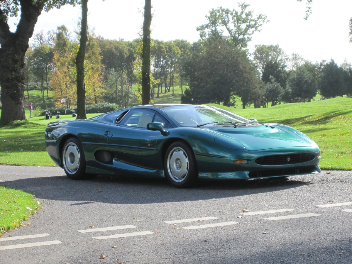 Jaguar XJ 220