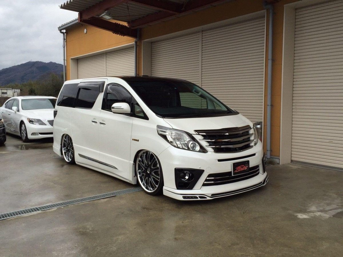 Toyota Alphard фургон