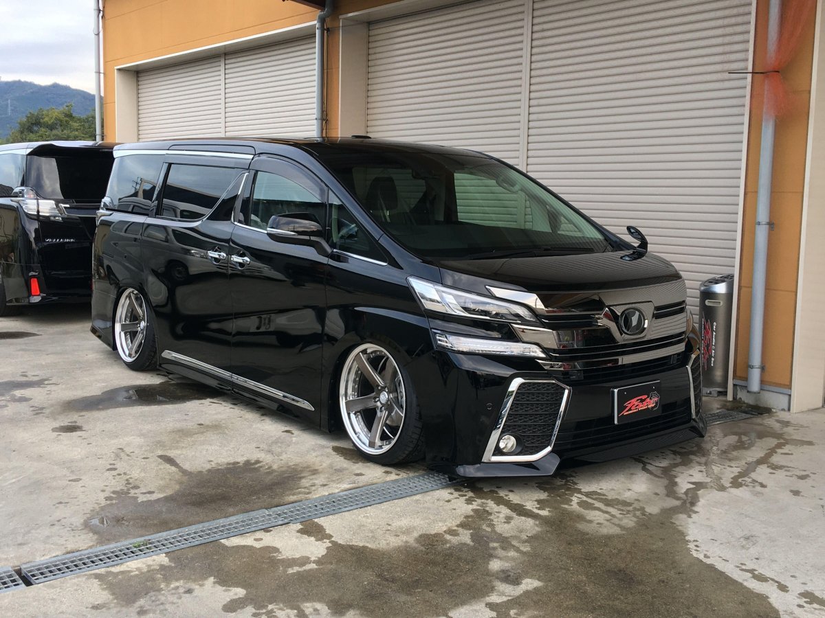 Toyota Alphard stance