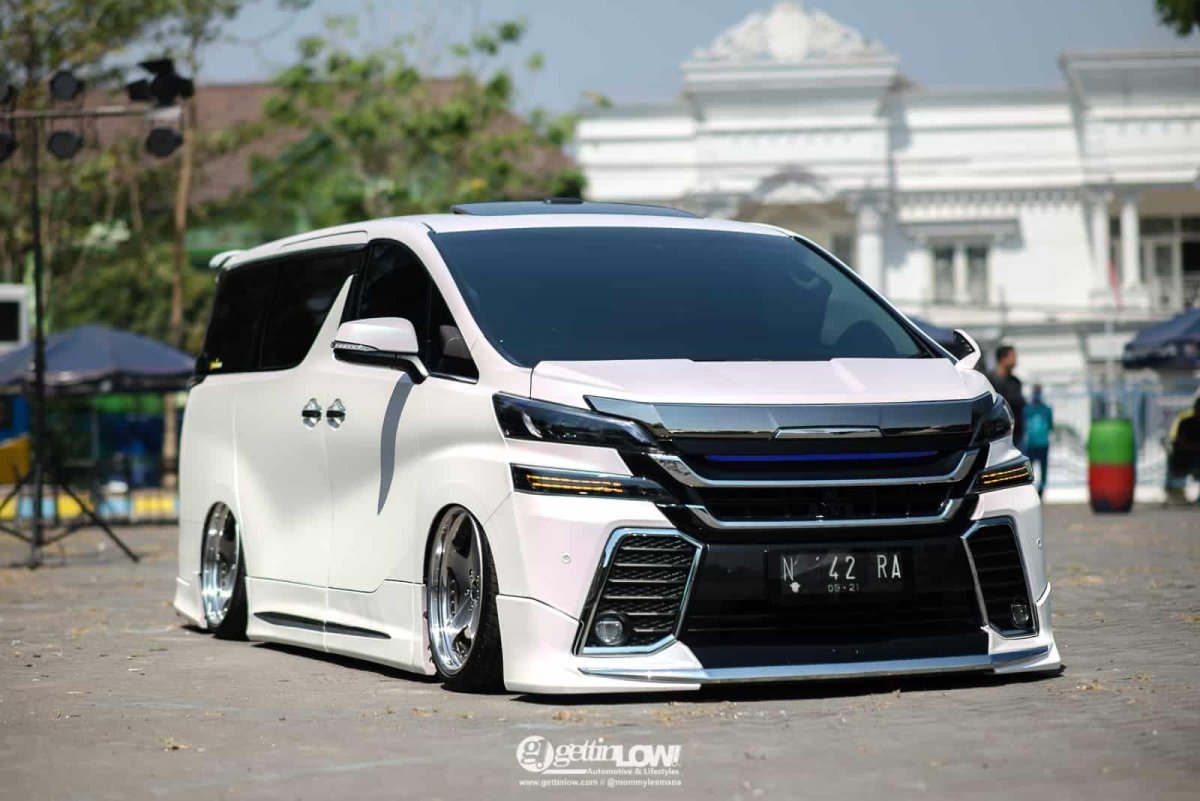 Toyota Vellfire 2020