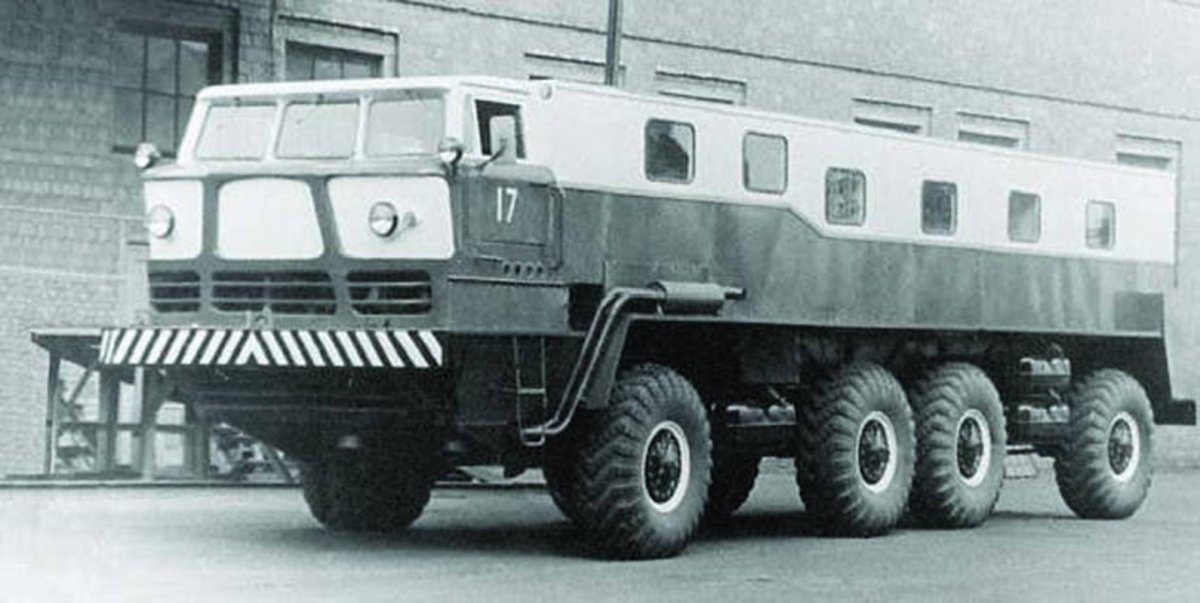 ЗИЛ-135 тягач