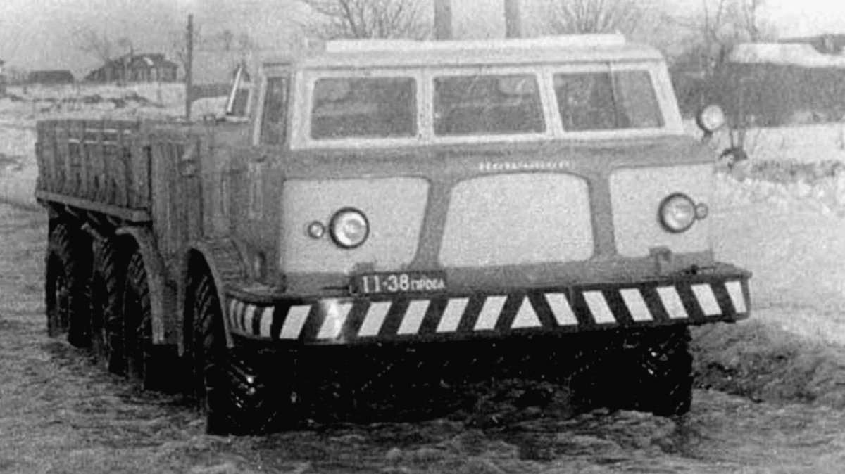 ЗИЛ-135 тягач