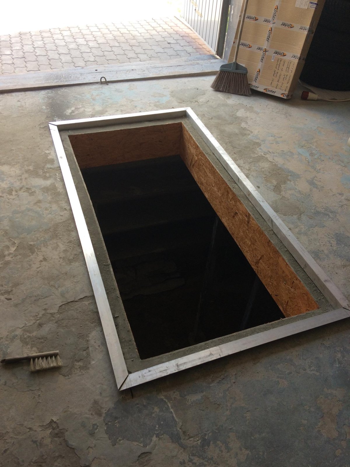 Крышка смотровой ямы