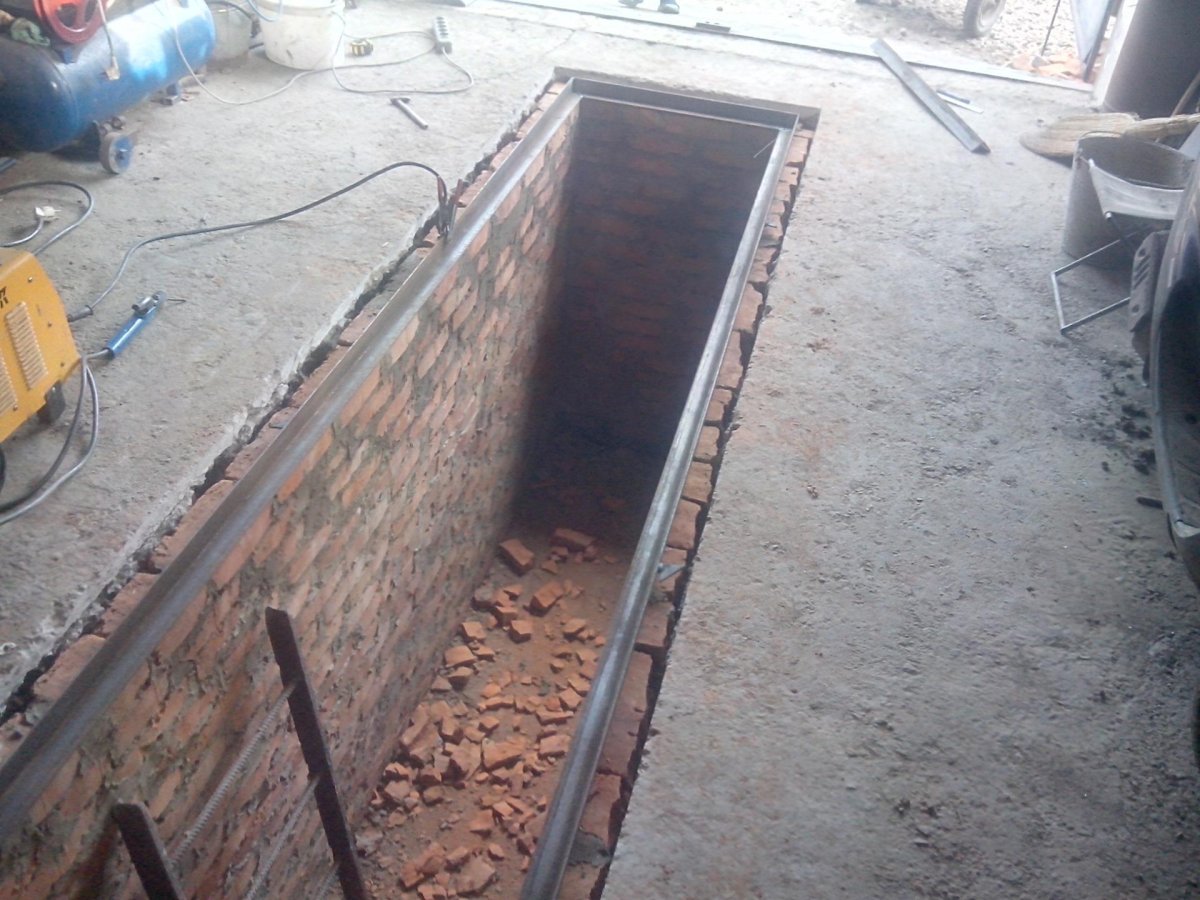 Смотровая яма глубиной 50 см