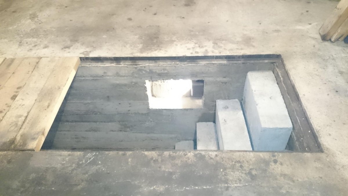 Ступени в смотровую яму в гараже