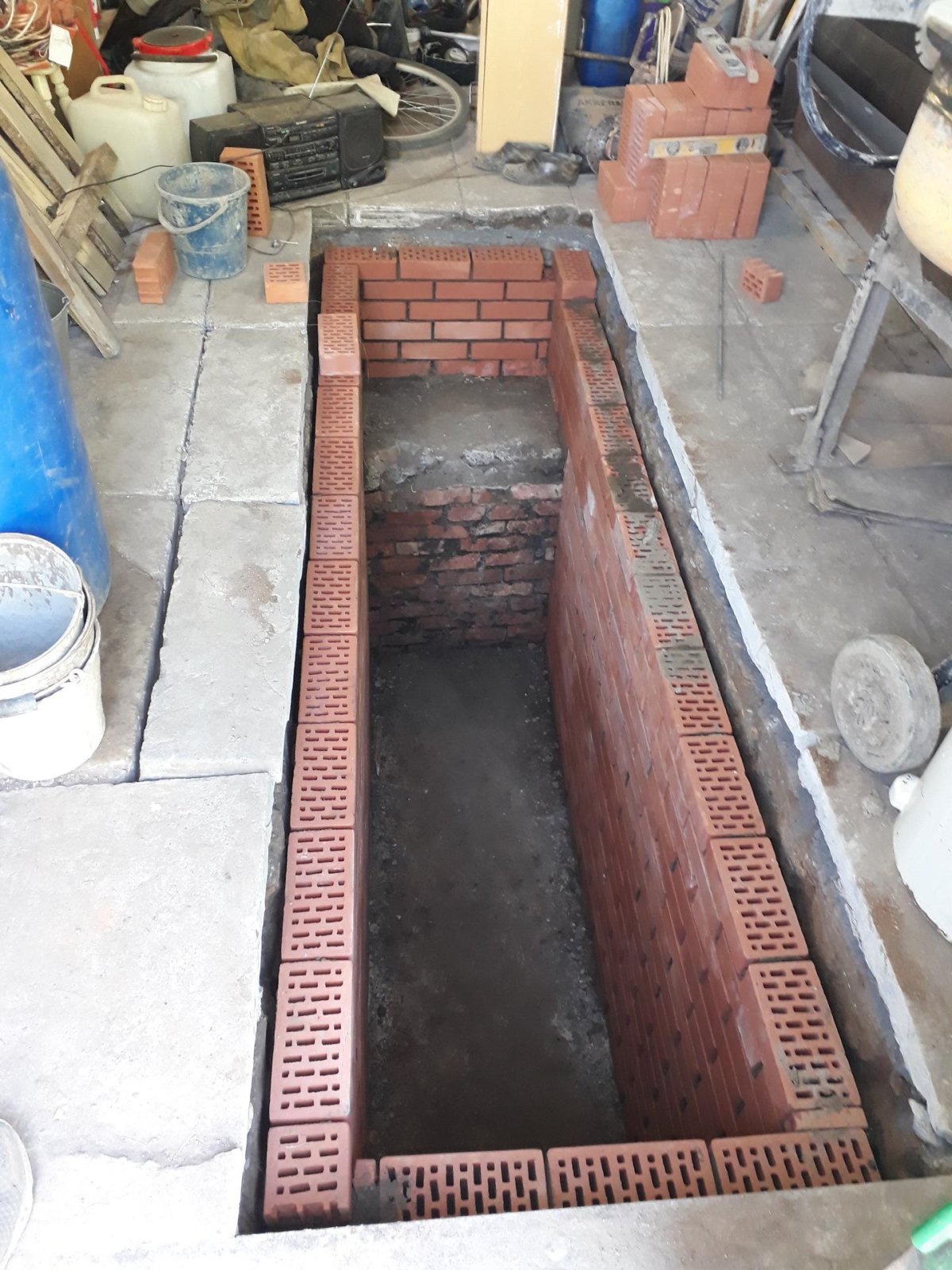 Смотровая яма глубиной 50 см