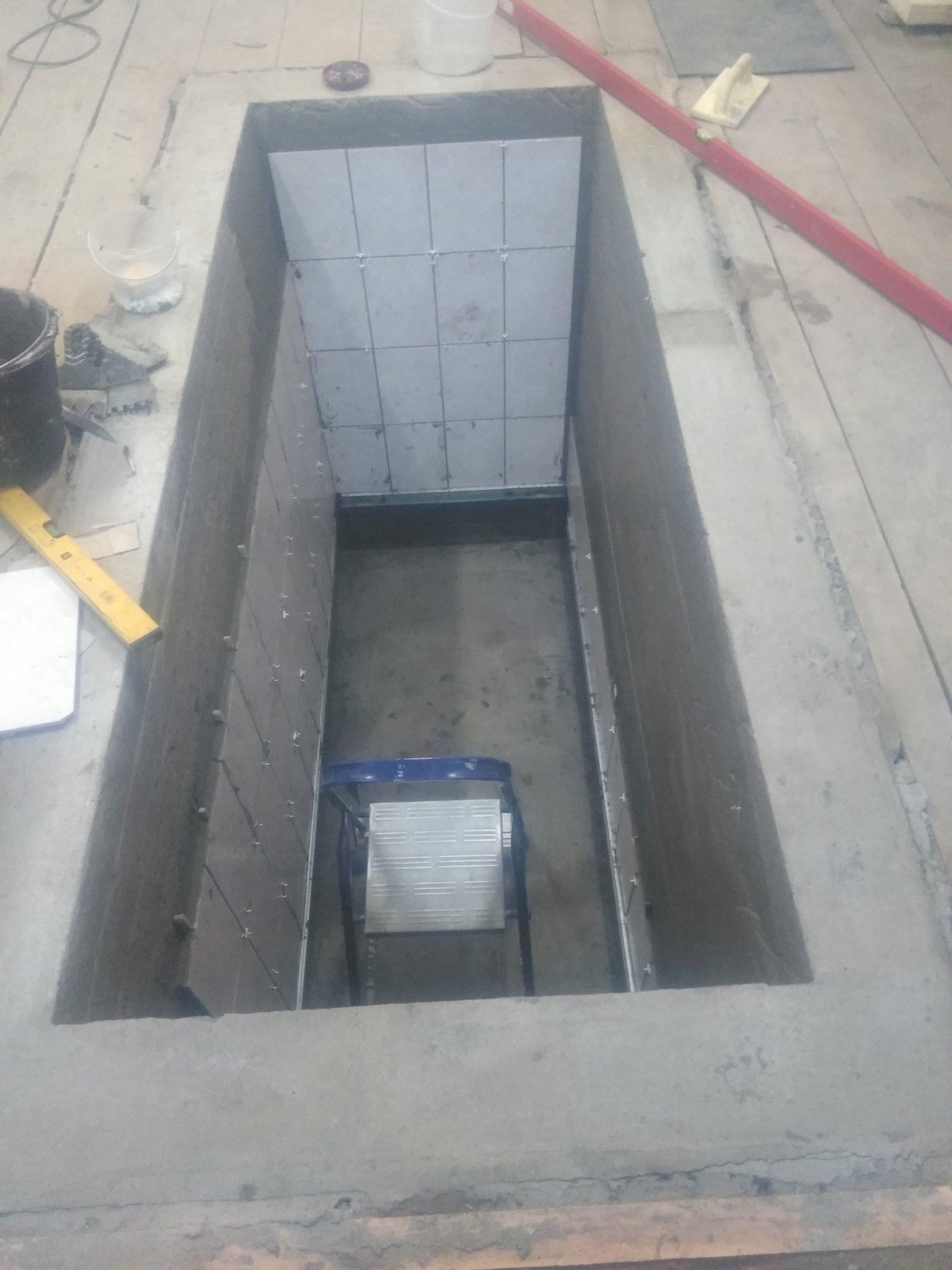 Смотровая яма глубиной 50 см