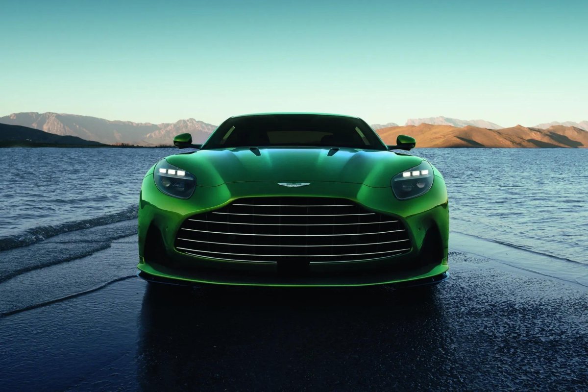 Aston Martin db12 volante