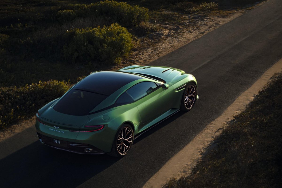 Aston Martin db12 2023