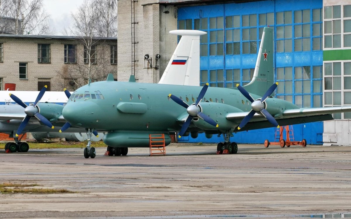 Самолет радиоэлектронной разведки ил-20