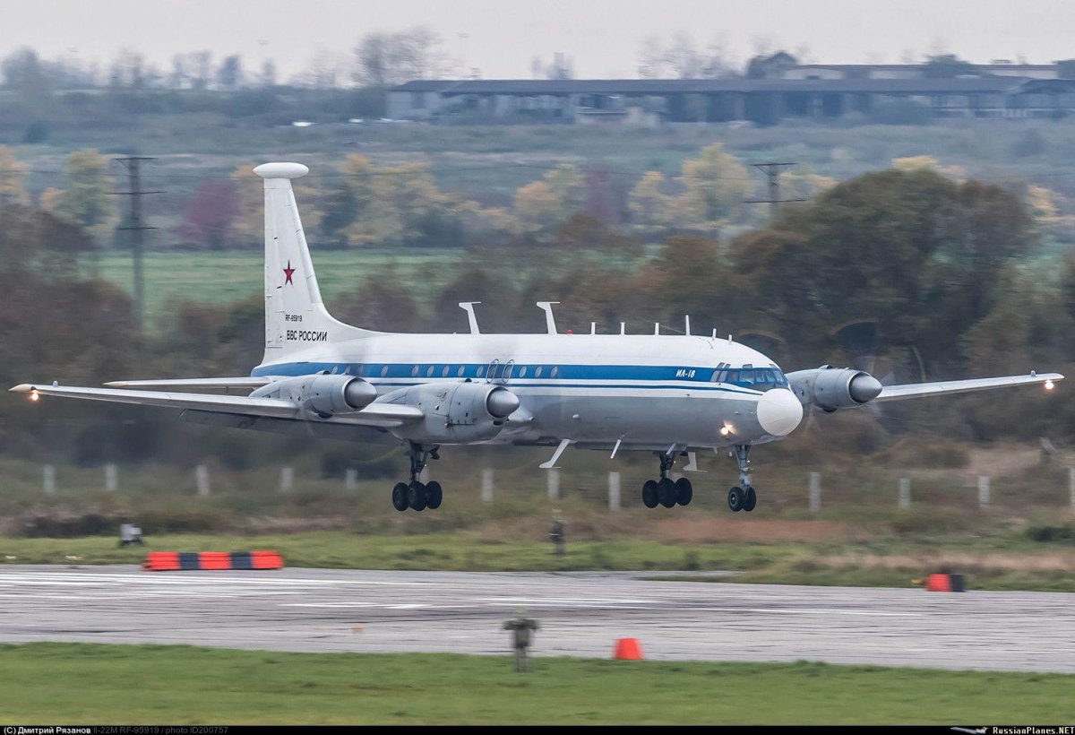 75917 Ил-22