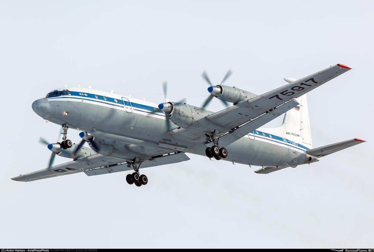 Самолет-постановщик помех ил-22пп "Порубщик