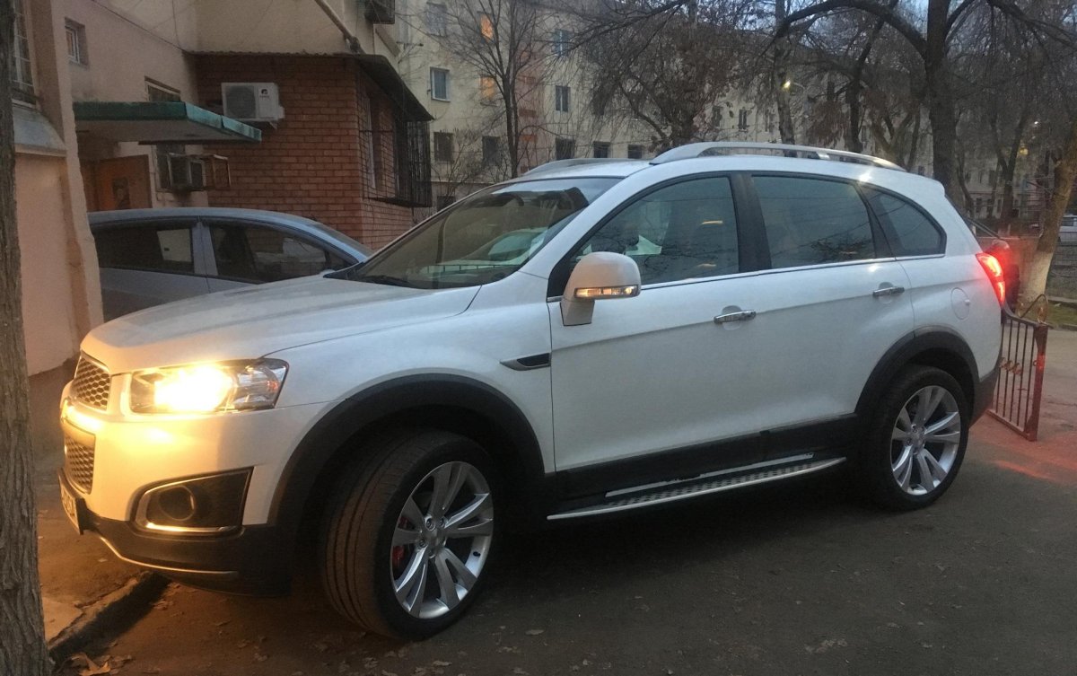 Chevrolet Captiva 2014 Black r20