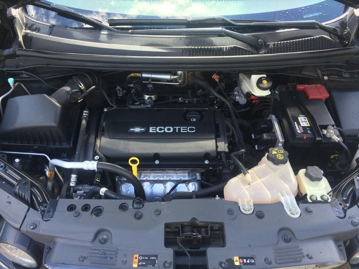 Шевроле Авео т300 моторный отсек