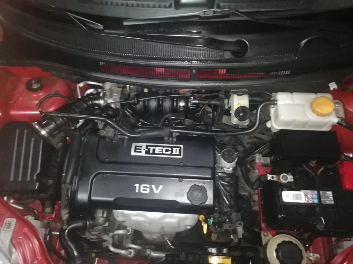Подкапотное пространство Шевроле Авео т250
