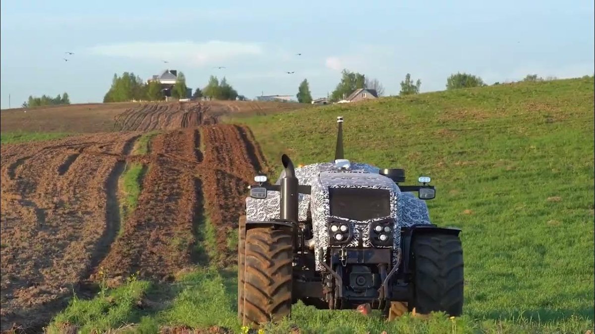 Беспилотный трактор Агробот