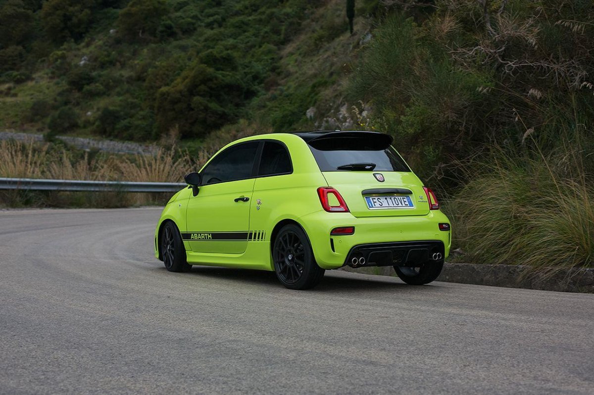 Abarth 595c Yellow