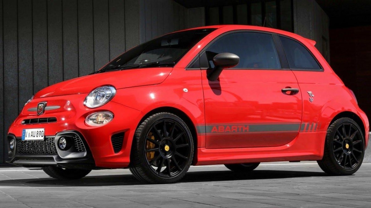 Abarth 595 красный