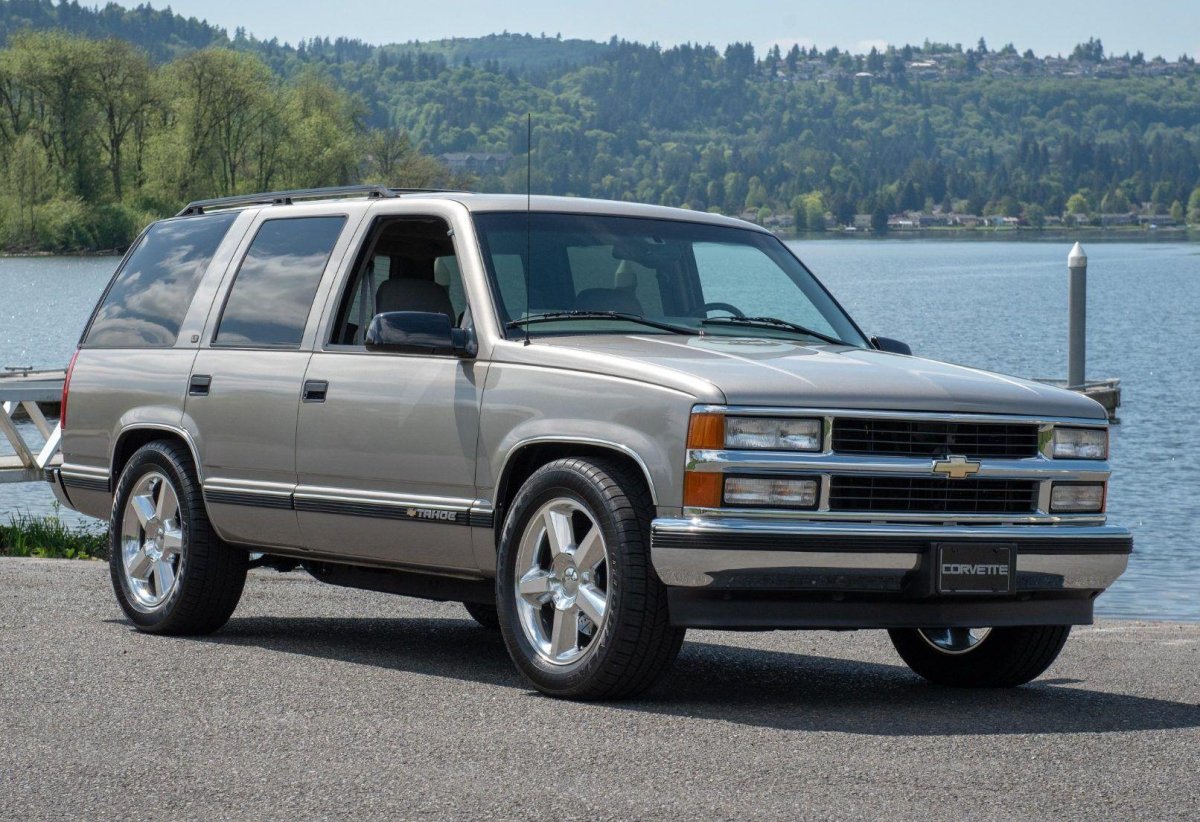 Chevrolet Tahoe Suburban 1990