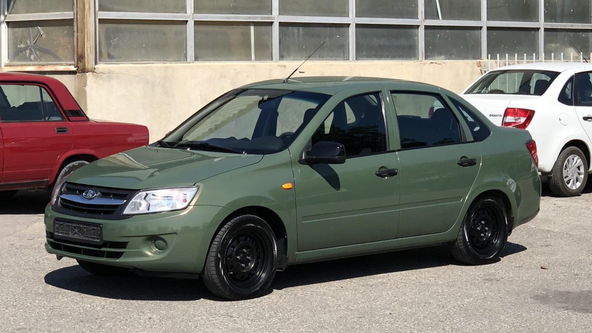 Лада Гранта зеленая 2021