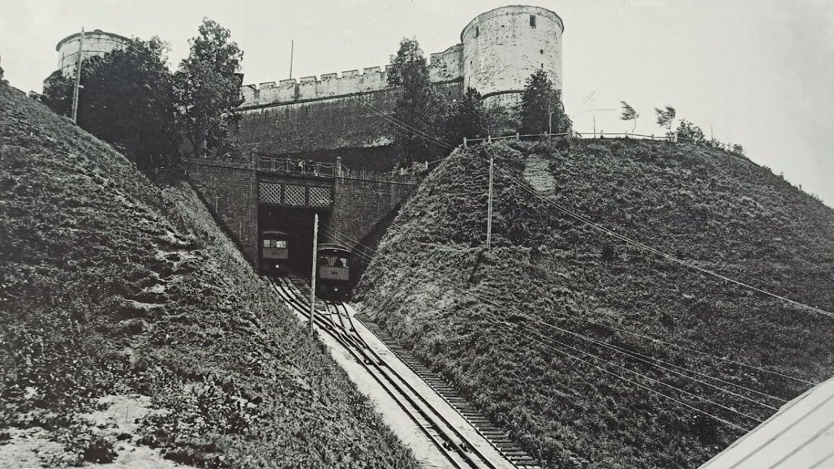 Кремлевский фуникулер в Нижнем Новгороде