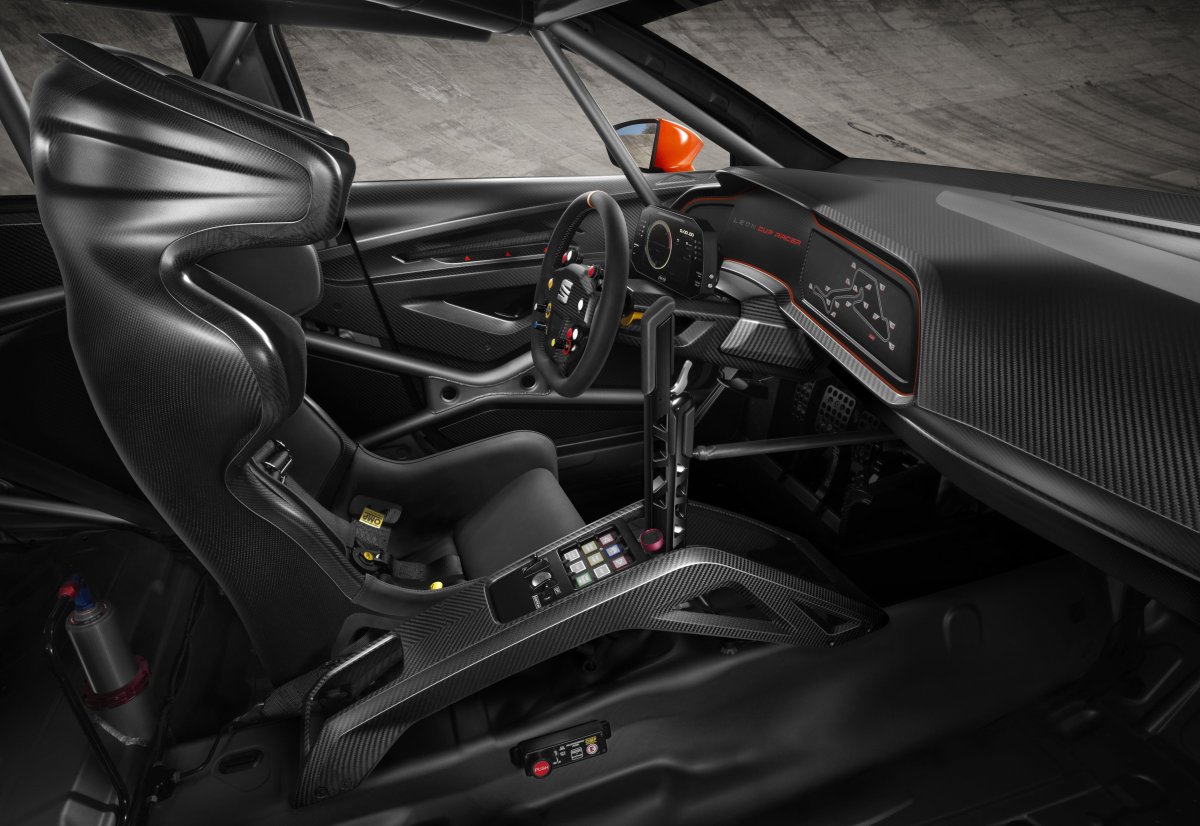 Салон спортивной машины