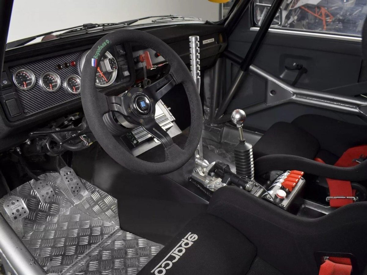 Дрифт салон ВАЗ 2105