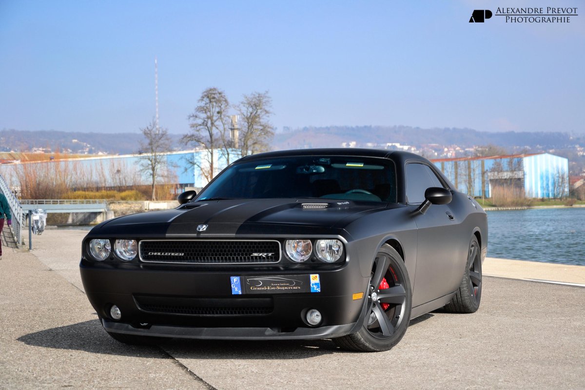 Dodge Challenger srt8