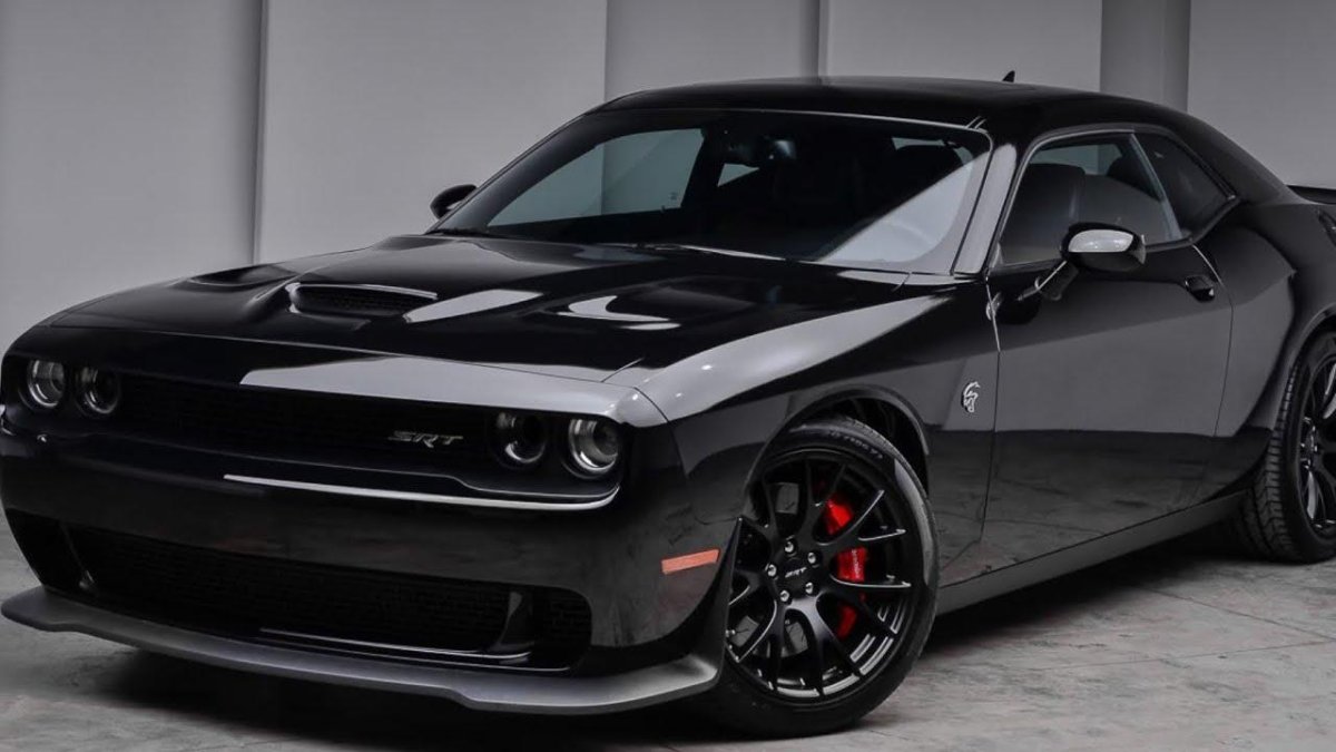 Додж Челленджер Хеллкэт черный