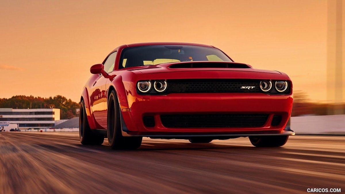 Додж Челленджер srt