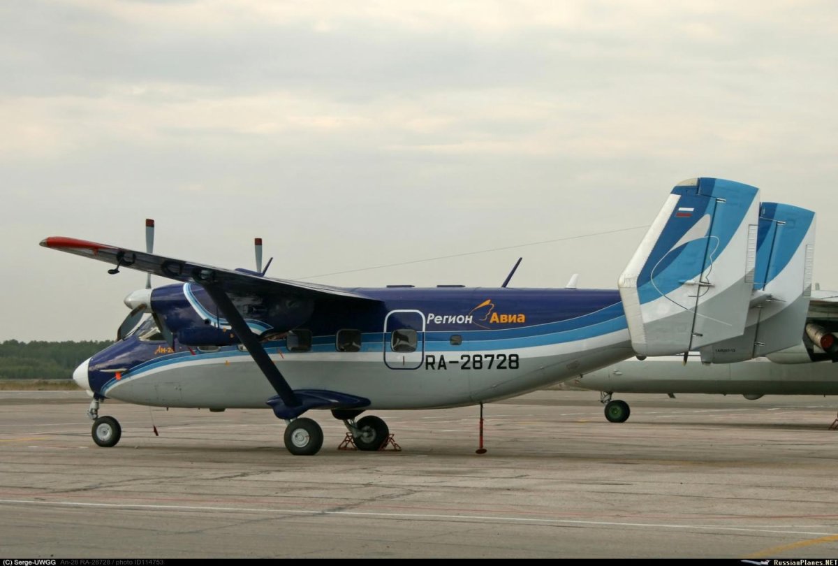 АН-28 салон