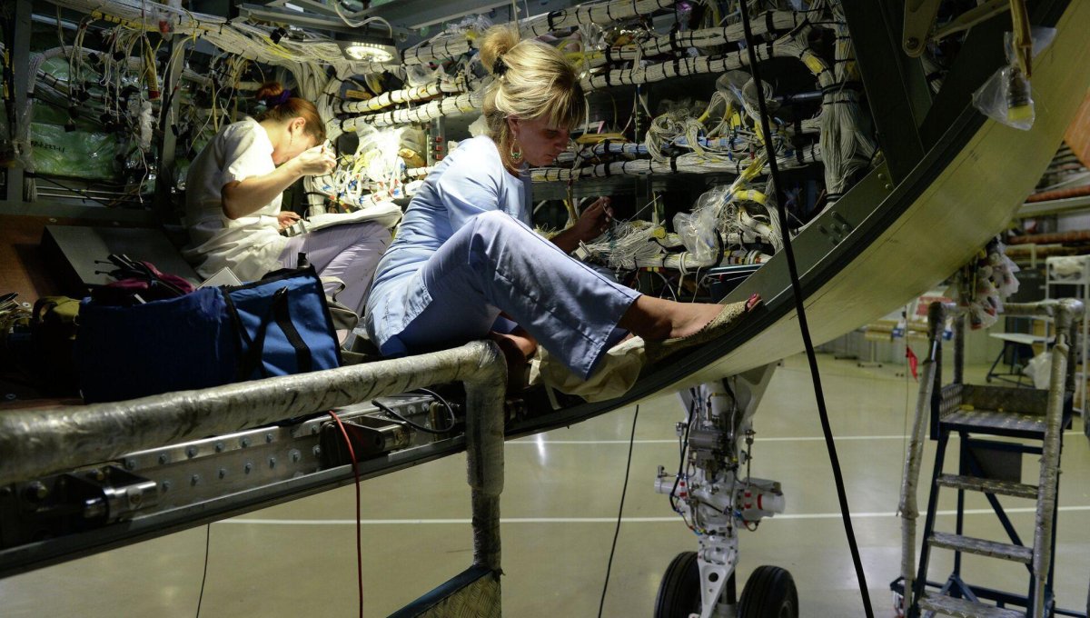 Сборка самолета