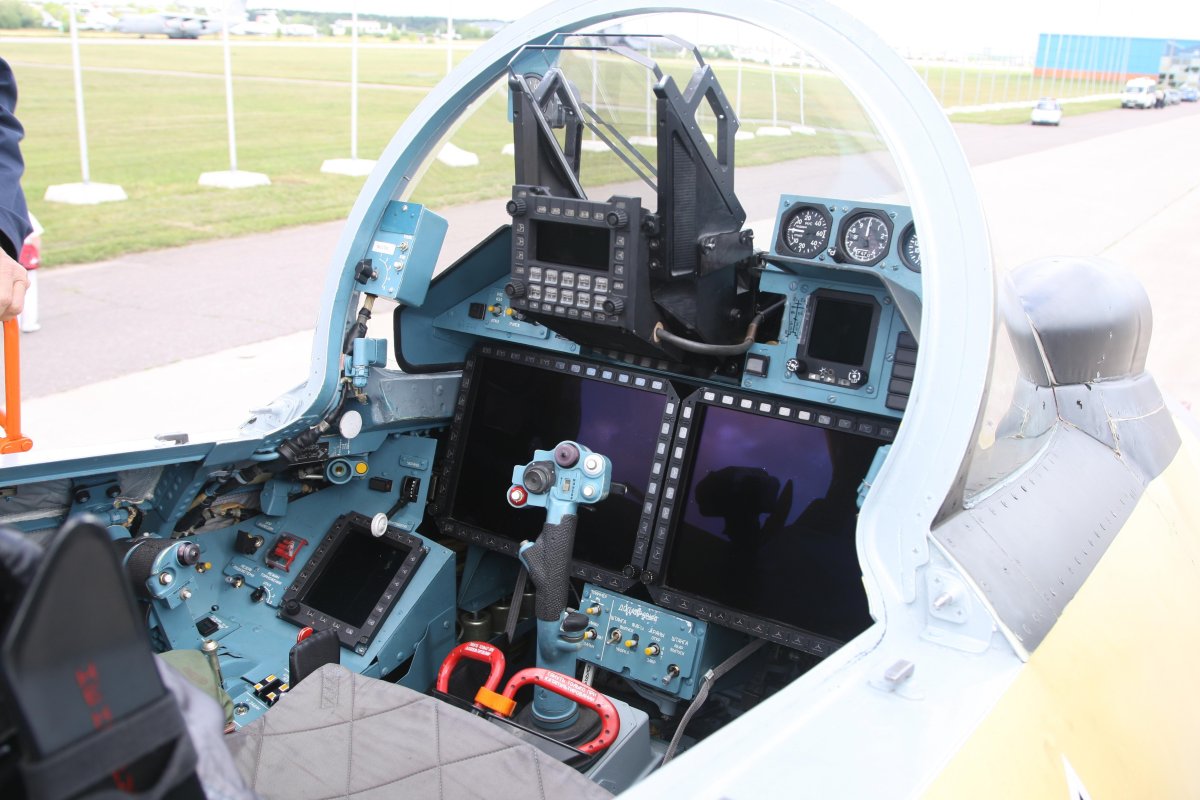 Кабина кокпит Су-35