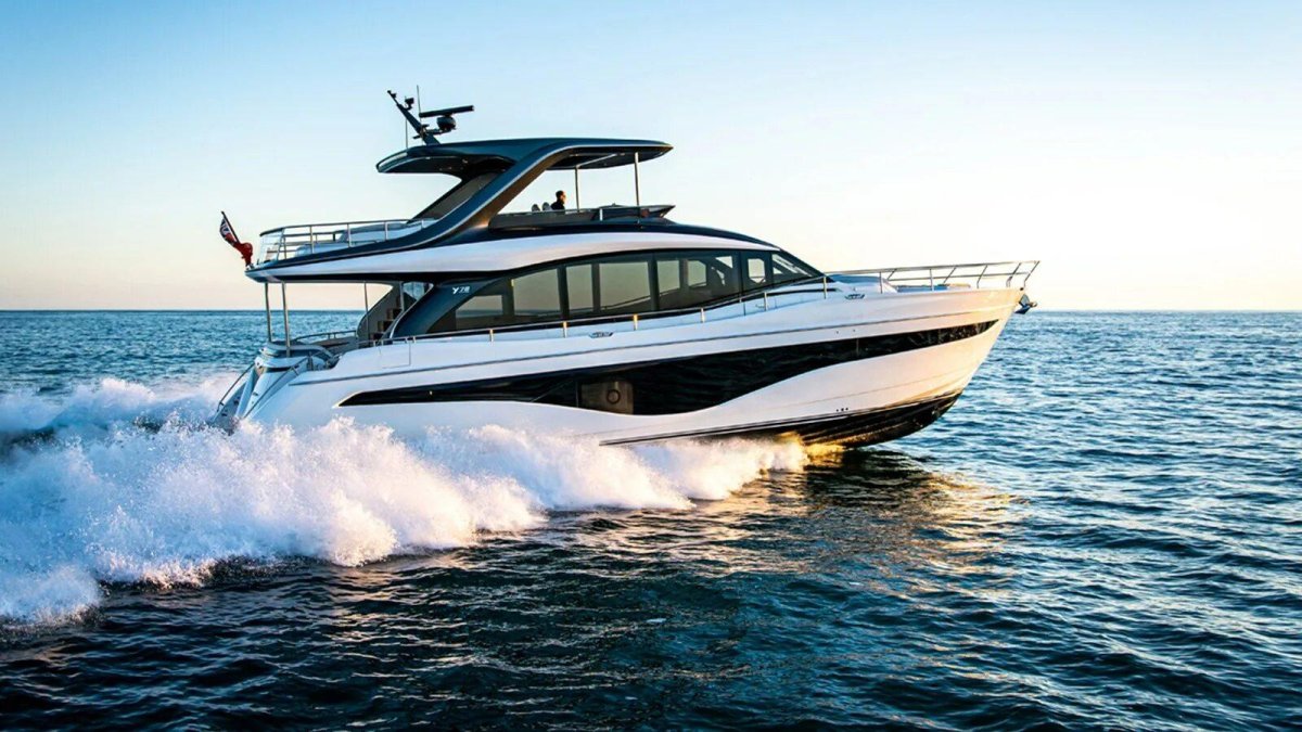 Яхта Princess y72