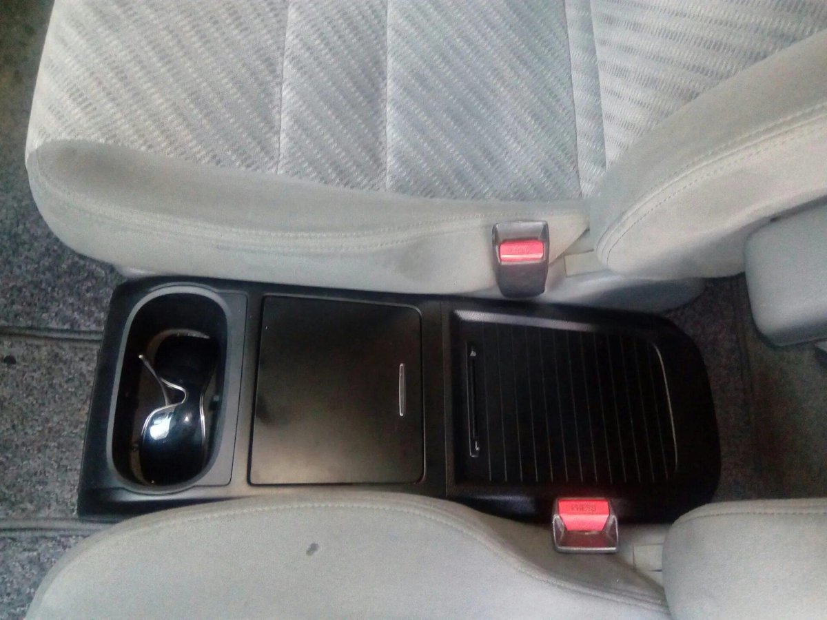 Подлокотник Хонда стрим 2001